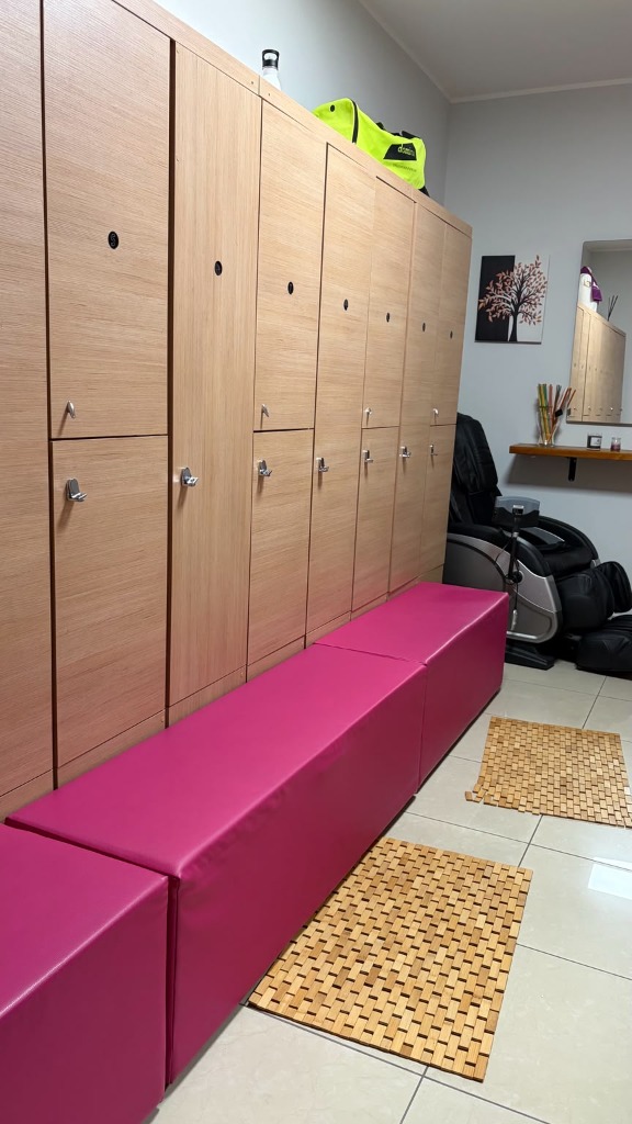 Spogliatoio boutique e zona vanity femminile